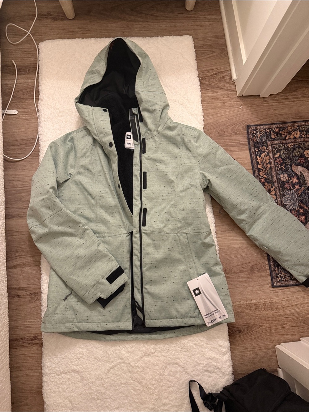 686 Women’s Mint Green Ski Jacket with Black Lining